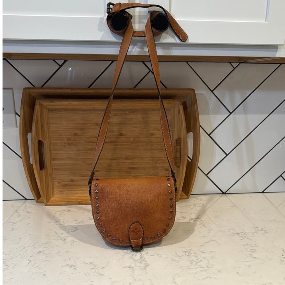 patricia nash vin dis lea flap pebbled Italian leather crossbody bag camel